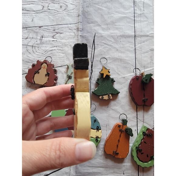 Assorted Rustic Country Style Wood Ornaments Mixed Lot of 9 - Picture 6 of 9